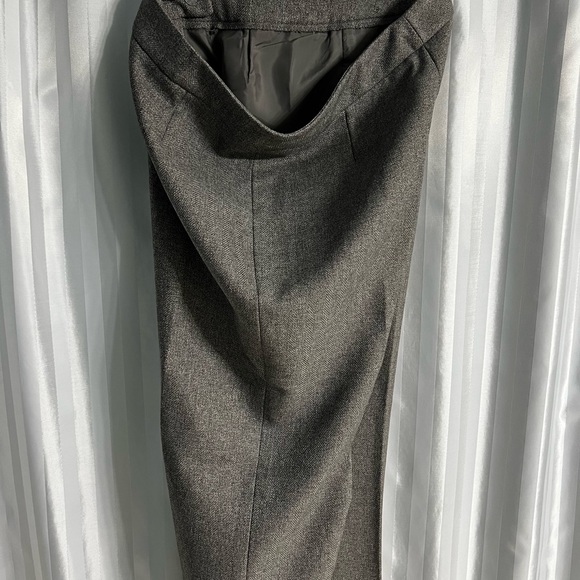 Tahari ASL Grey Herringbone Pant Suit - Picture 4 of 5